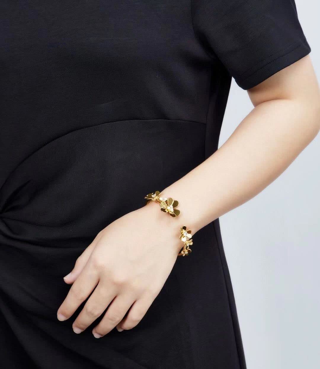Van Cleef & Arpels Silver Flower Bracelet
